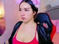 Eu sou seu doce vício, a dona do seu coração, aquela que tira seu sono com apenas uma palavra, gostaria de explorar suas maiores fantasias, saber o que você pensa, o que você gosta, o que te faz feliz, enquanto eu faço isso por você