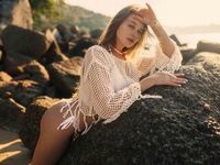 topless girl BeatriceEsmont