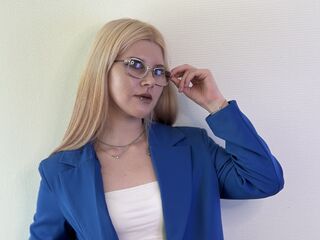 cam girl masturbating with dildo TommieMalkani