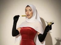 camgirl playing with dildo HalaiaNoor