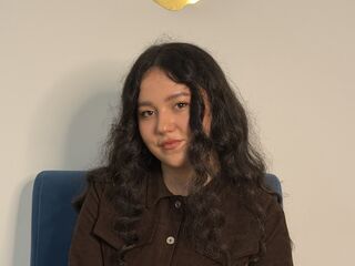 beautiful camgirl AileenSibeto