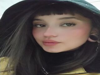 flirt chat room AliceMorely