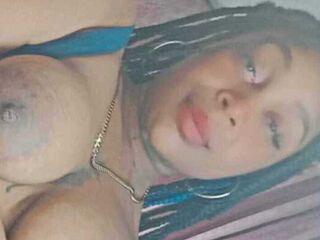 naked webcamgirl photo AndyCrux