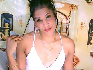 webcam live show AzzyGreene