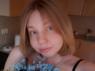 camwhore shaving pussy BertaCheyne
