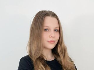 free live chatroom ChristianeSivie
