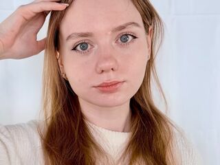 camgirl fingering bald pussy CreolaMarn