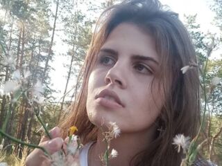 topless camgirl DelfinaSteedley