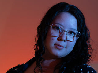 naughty cam girl fingering shaved pussy EliCapcher