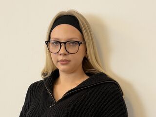 naked webcam girl FrancesVirunes