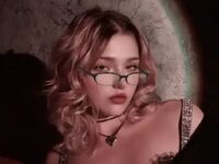 camslut showing tits GlynisLathon