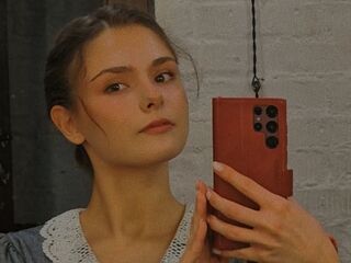 naked camgirl fingering pussy HelenaBerkheimer