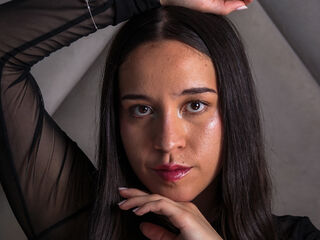 girl showing pussy IrysMontiel