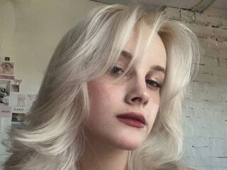 naked camgirl masturbating with vibrator JacintaSaad