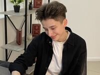 camgirl masturbating with sextoy KimberlieFrancke