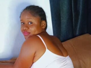 nude webcamgirl pic KiraDon