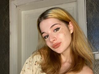 adult cam show KrissCherri