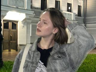 naked webcam girl KrissyJn