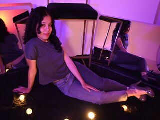 hot cam girl KyaraLux