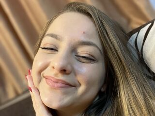 naked cam girl masturbating LauraKendrix