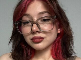 cam girl masturbating with dildo LessyGrayce