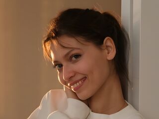 nude camgirl photo LivelyLaurie