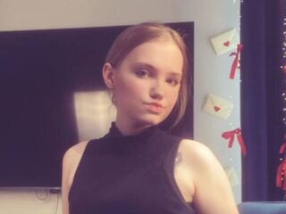 live chatroom LoraKen