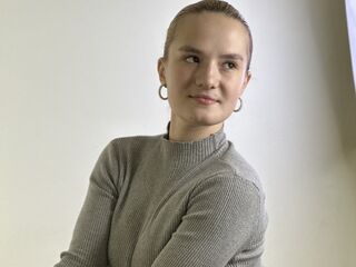 naked cam LorrianePytko