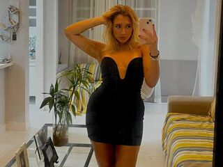fingering cam slut LunaVeller