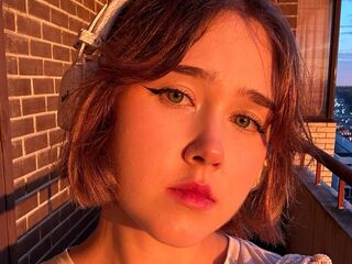 naked camgirl masturbating MarilynSwinerton