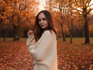 naked webcamgirl MillisaTravel