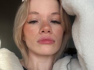 camslut showing tits RenitaKoo