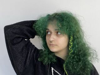 camslut showing pussy SamellaMagowan