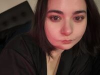 camgirl fingering shaved pussy SashaMaroon