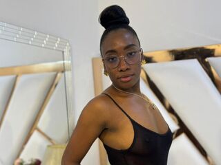 naked camgirl masturbating with dildo SelenaHadid