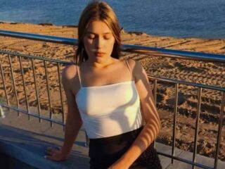 girl fingering pussy SuziBarringer