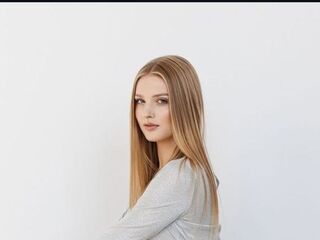 fingering webcam girl TabathaMarcel