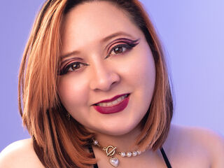 cam girl playing with dildo TaylorCooper
