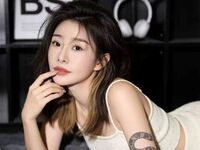 camslut video Yunyunzi